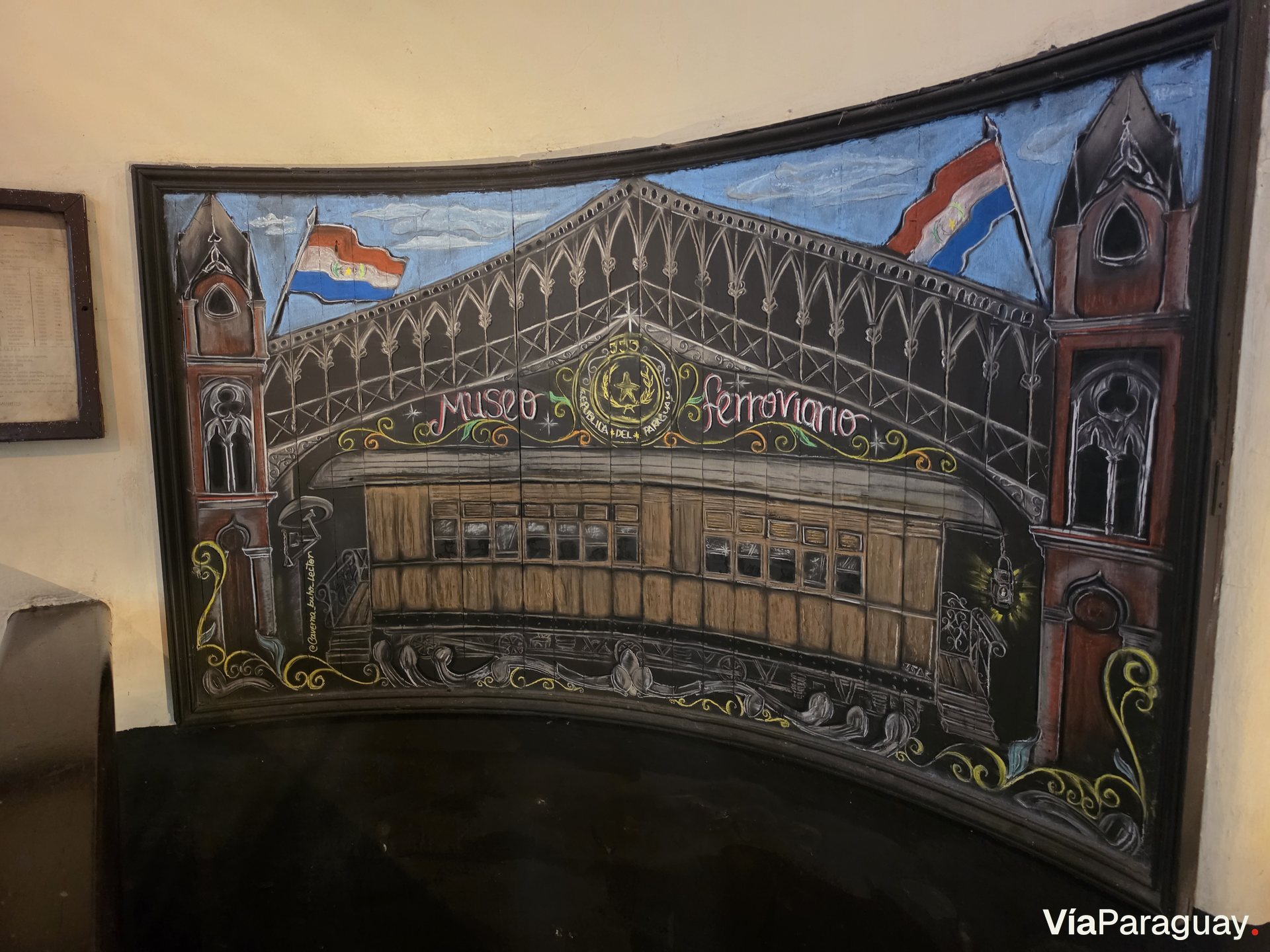 Mural en tiza con el letrero Museo Ferroviario